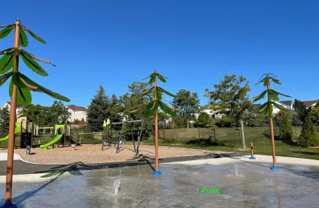 Pinecrest Park splash pad from the official city splash-pad guide. Photo date not stated.